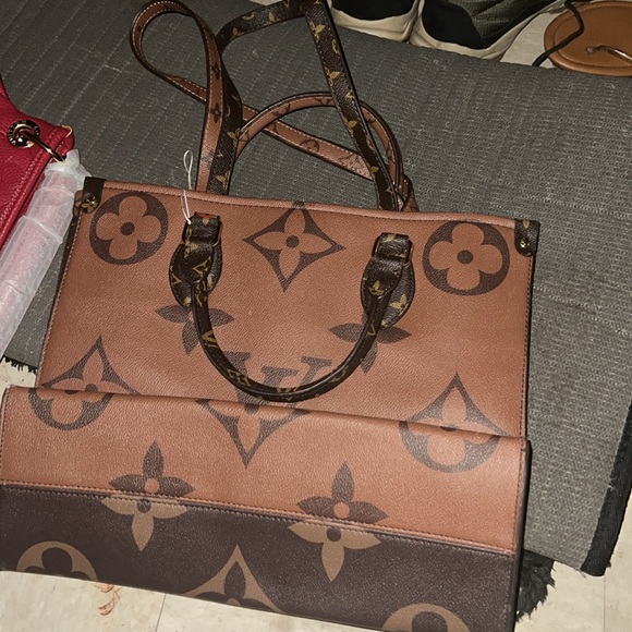 Louis Vuitton On the Go Reverse Monogram Giant MM purse - Picture 2 of 3